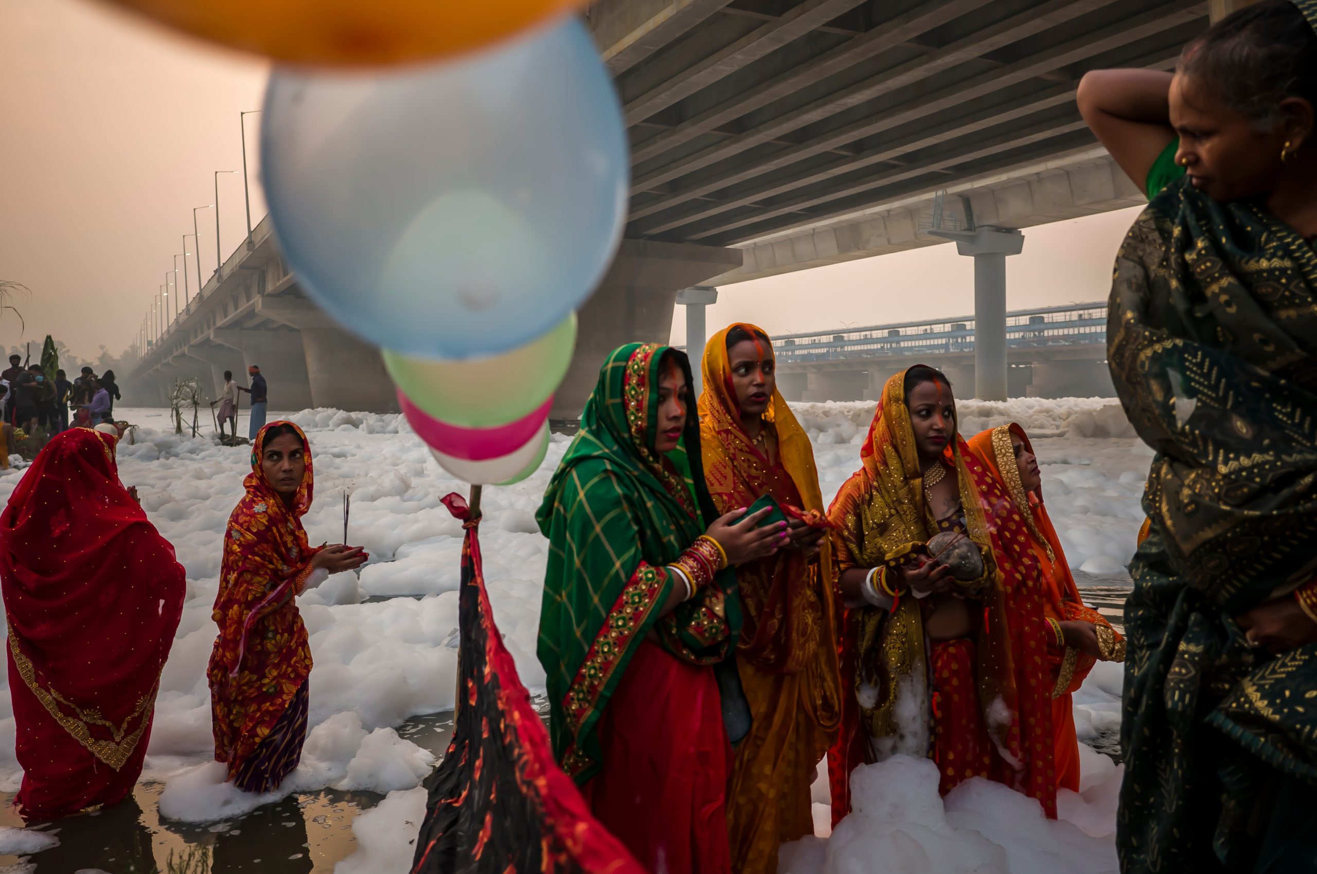 People take a dip in the waters of River Yamuna. (Photo: Anindito Mukherjee, Getty Images)