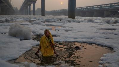 These Surreal Indian Festival Photos Reveal a Huge Environmental Problem