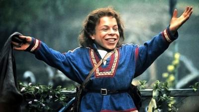 Willow’s TV Series Cast Has Fun With Warwick Davis in an Adorable Intro Video