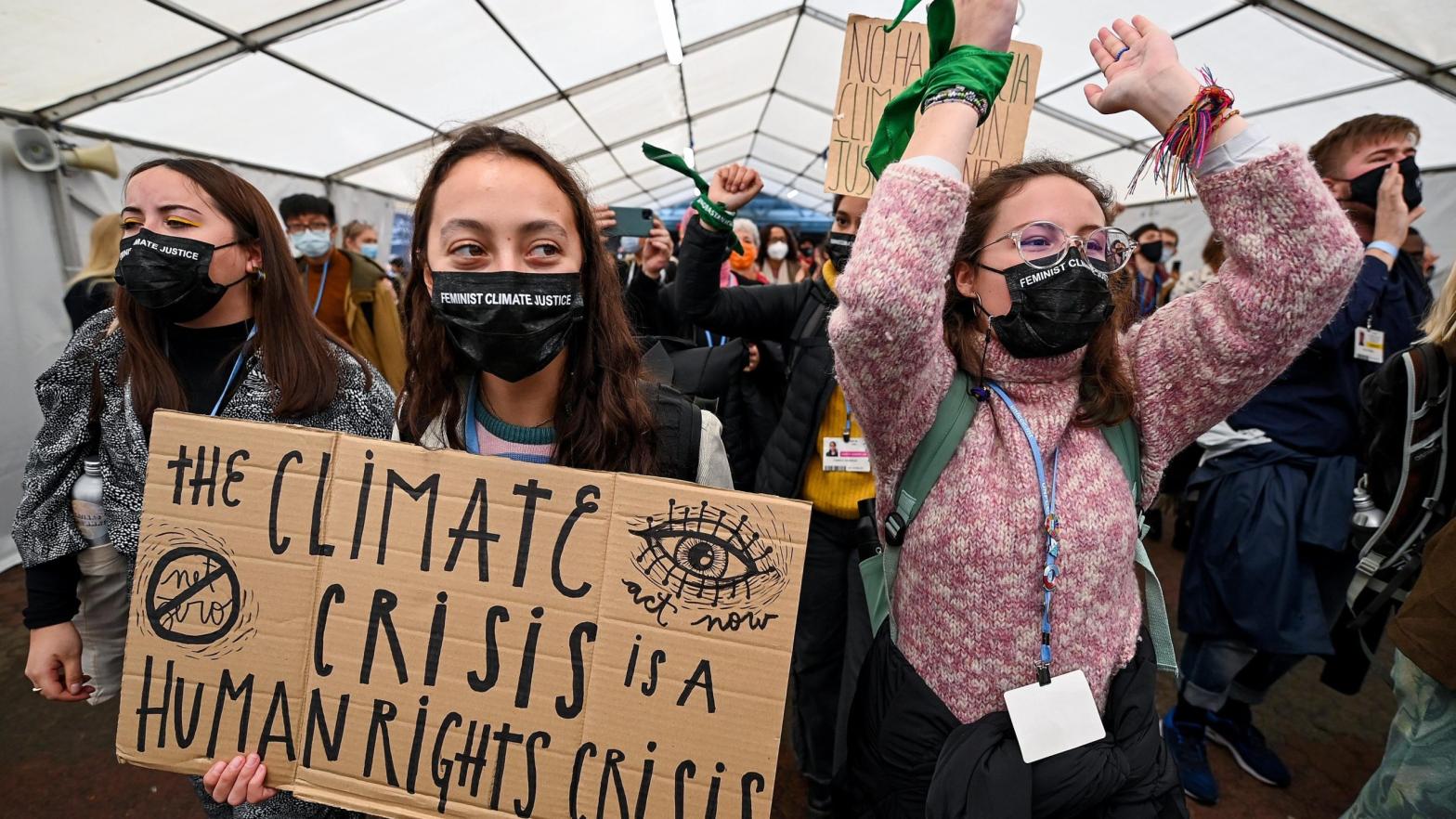 Protesters move through restricted Blue Zone area of COP26 climate summit. (Photo: Jeff J. Mitchell, Getty Images)