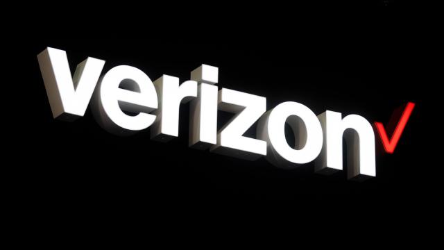 Verizon Allowed to Swallow Tracfone Whole After FCC Approves $8.3 Billion Deal