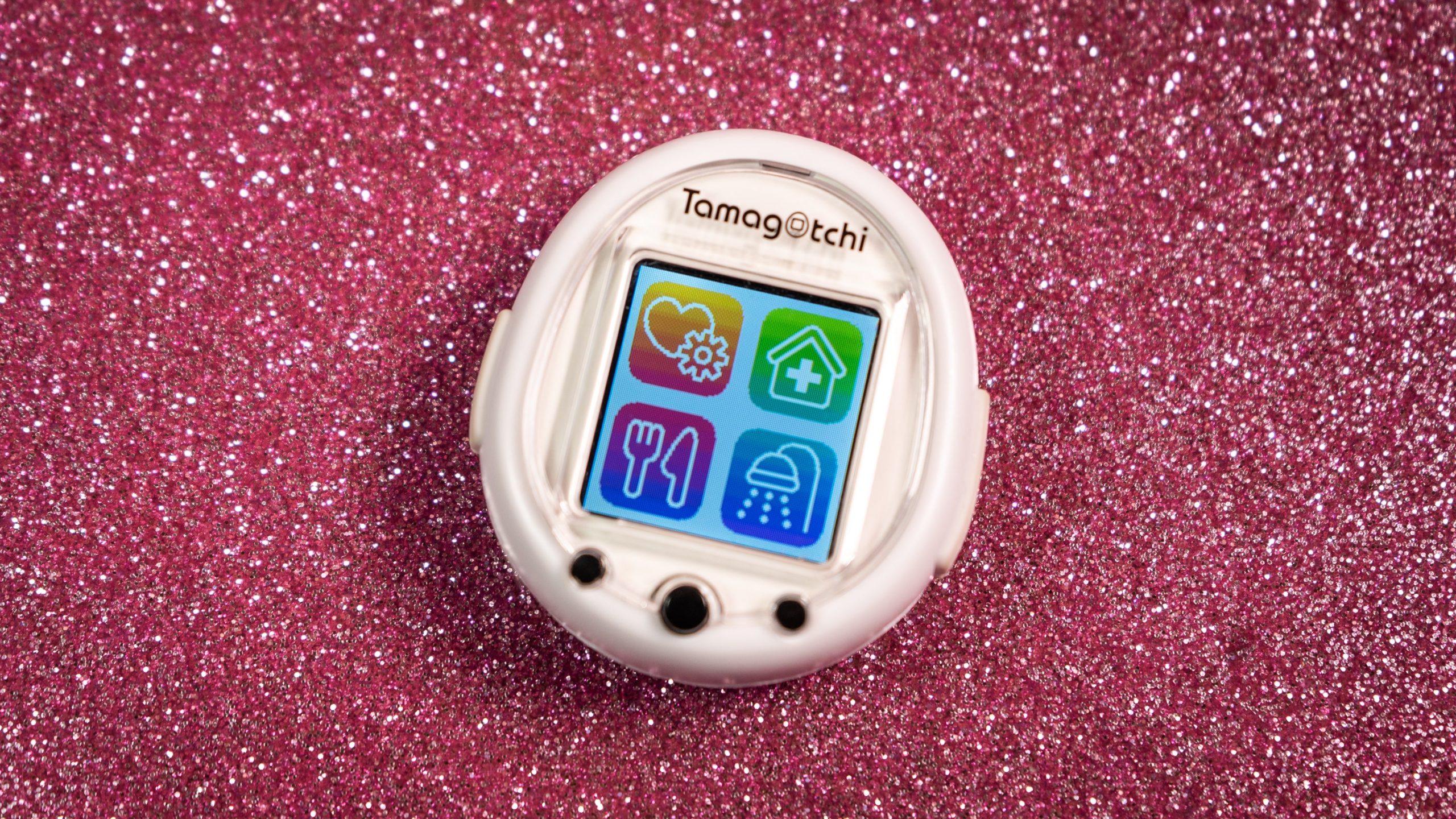 To choose a menu option on the Tamagotchi Smart, you tap the corner with the option rather than run through them with the physical buttons.  (Photo: Florence Ion / Gizmodo)