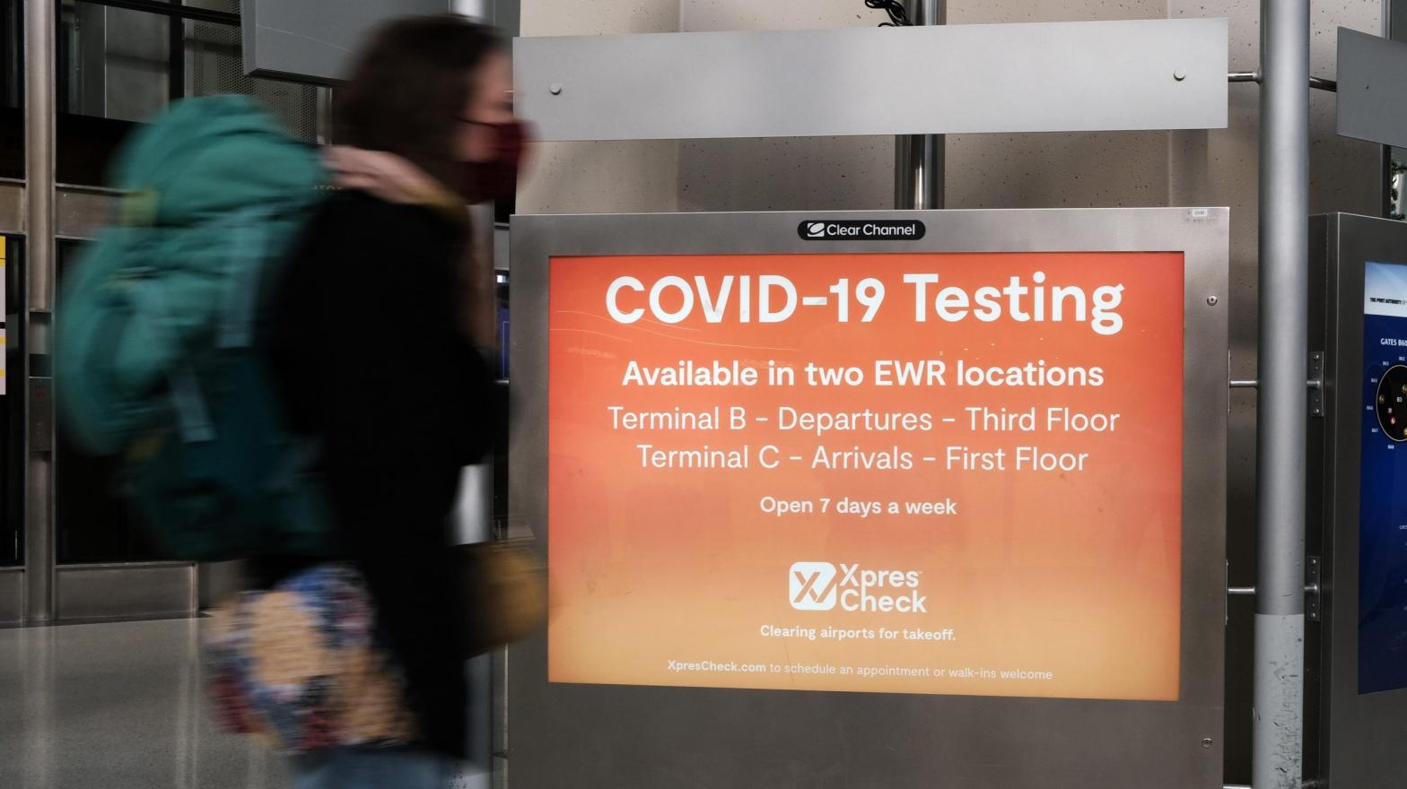 A covid-19 testing facility is advertised at Newark Liberty International Airport on November 30, 2021 in New Jersey. (Photo: Spencer Platt, Getty Images)