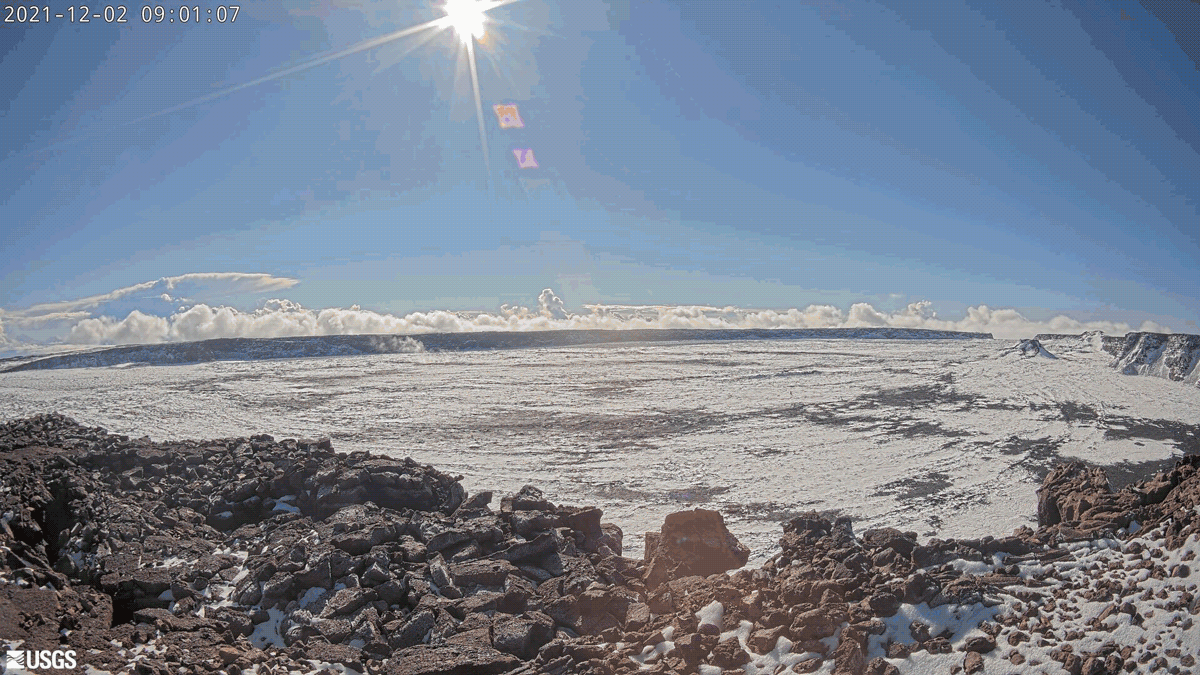 Snow on the summit of Mauna Loa on December 2, 2021. (Gif: USGS)