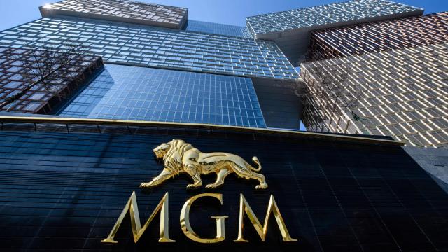 Desperate for Workers, MGM Resorts Is Trying a New Hiring Tactic: VR