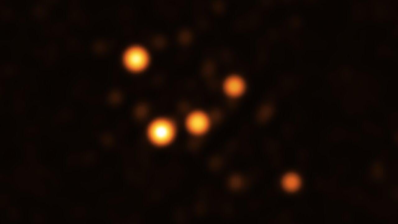 Small clusters of stars orbiting very closely to the supermassive black hole at the centre of our galaxy.  (Image: ESO/GRAVITY collaboration)