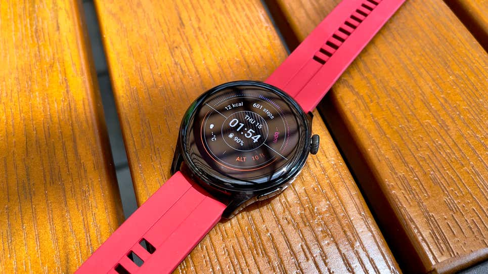 Huawei's next smartwatch might have integrated blood pressure monitoring.  (Photo: Victoria Song / Gizmodo)