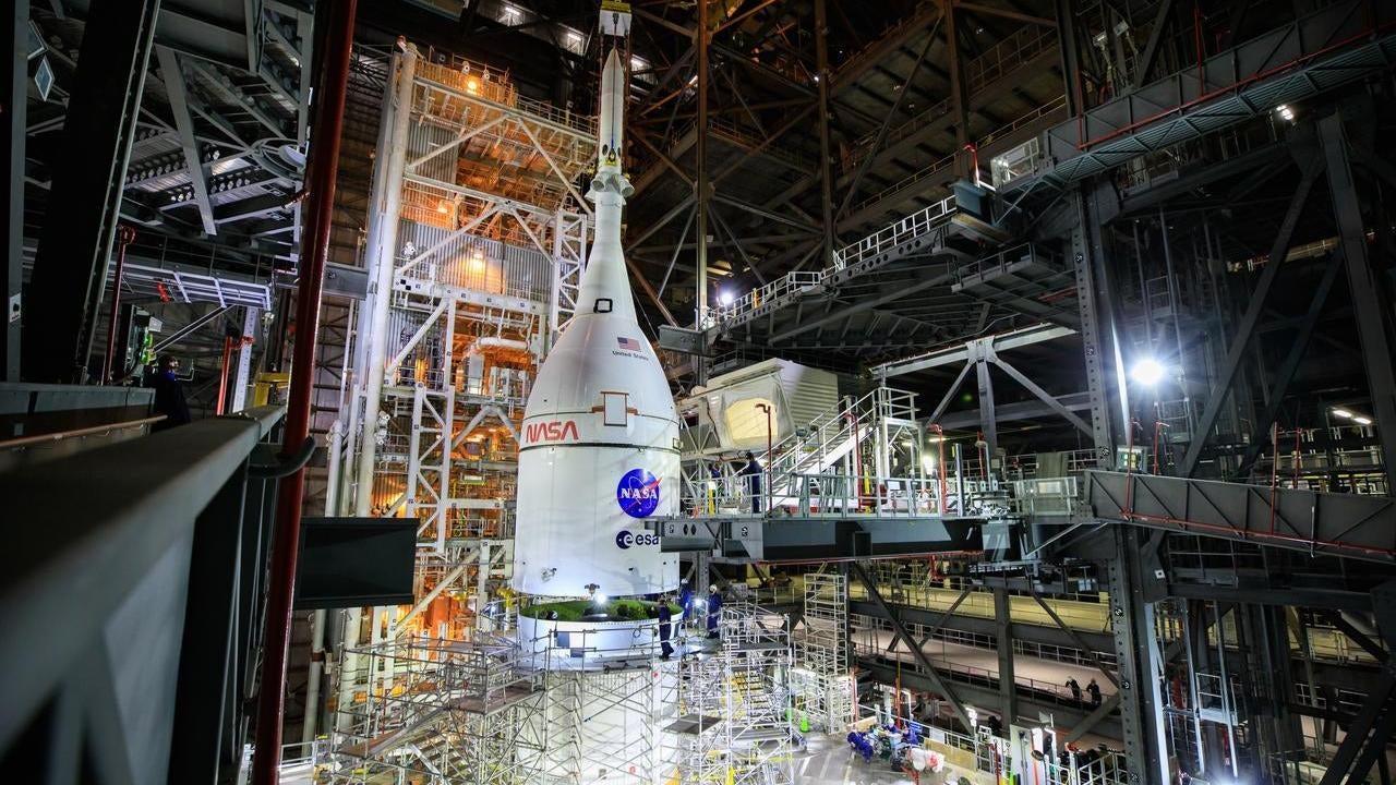 The Orion spacecraft being stacked atop the Space Launch System (SLS).  (Photo: NASA/Frank Michaux)