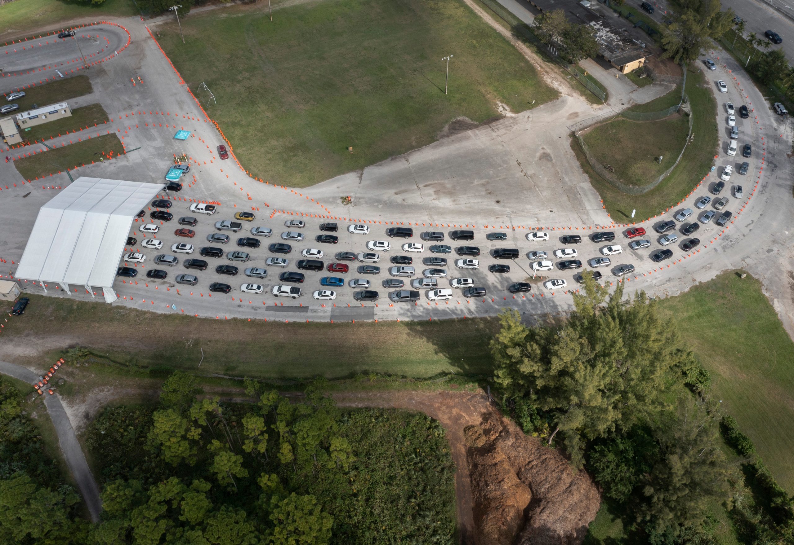 Cars line up at a drive-thru covid-19 testing site in Miami, Florida on December 17, 2021. (Photo: Joe Raedle, Getty Images)