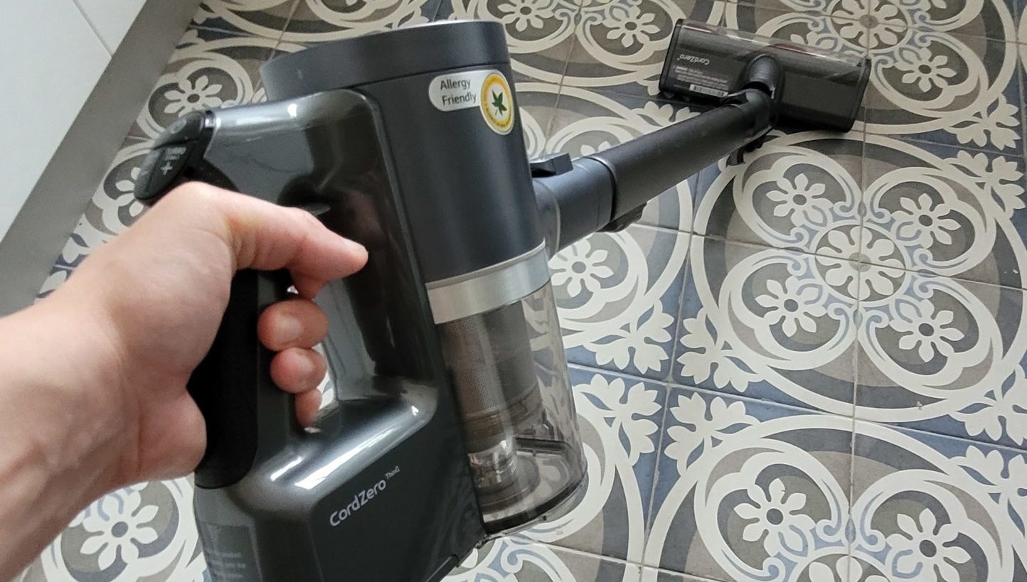 Review: The LG CordZero A9 Vacuum Cleaner Isn't Fully 'Self-Emptying