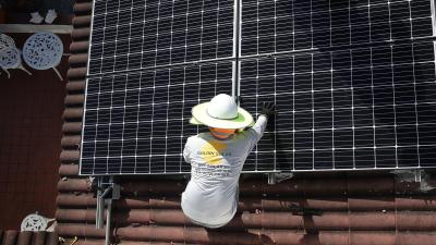 Leaked Emails Show Florida’s Biggest Utility Drafting Anti-Solar Bill