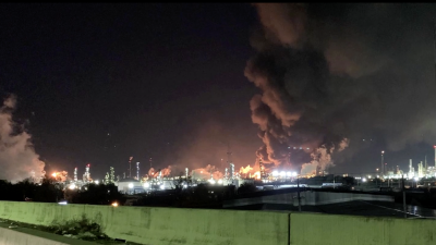 At Least 4 Injured in Exxon Oil Refinery Fire