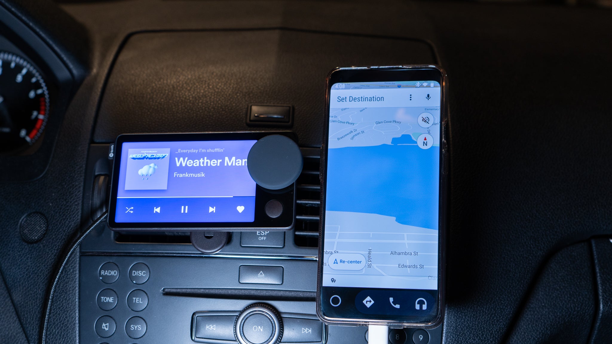 Unfortunately, Car Thing did not fix my problems. When using it, I drive with two devices mounted against my vents. Very futuristic!  (Photo: Florence Ion / Gizmodo)