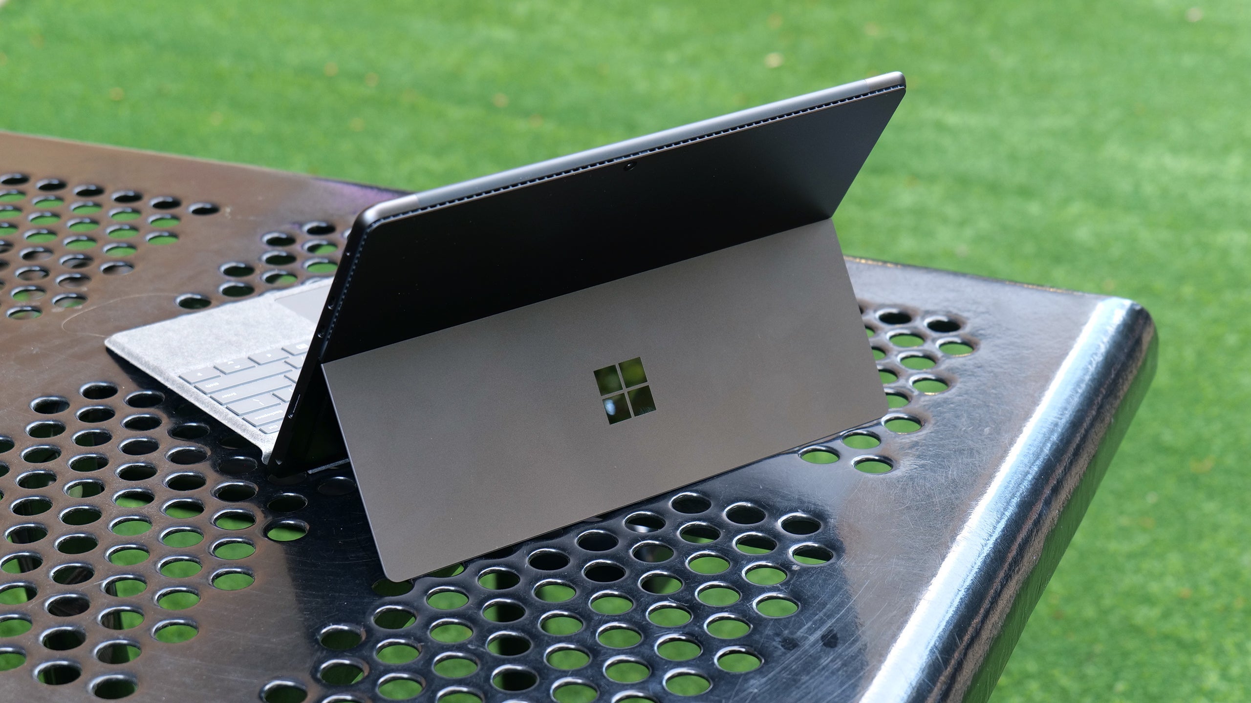 Surface Pro 8 in graphite (Photo: Sam Rutherford/Gizmodo)