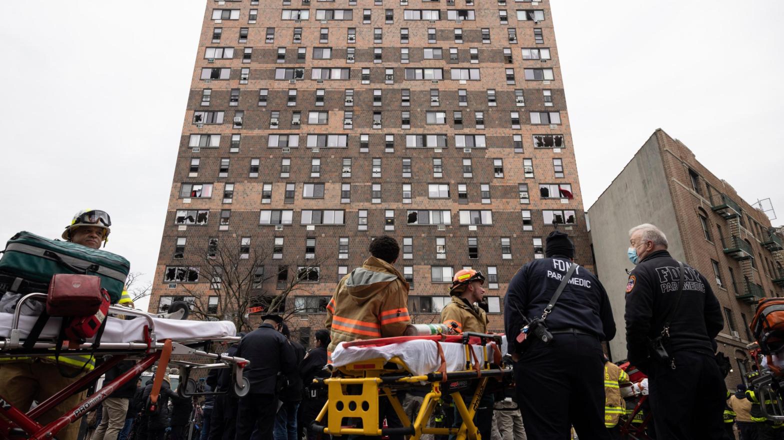 Emergency personnel work at the scene of a fatal fire at an apartment building in the Bronx on Sunday, Jan. 9, 2022, in New York.  (Photo: Yuki Iwamura, AP)