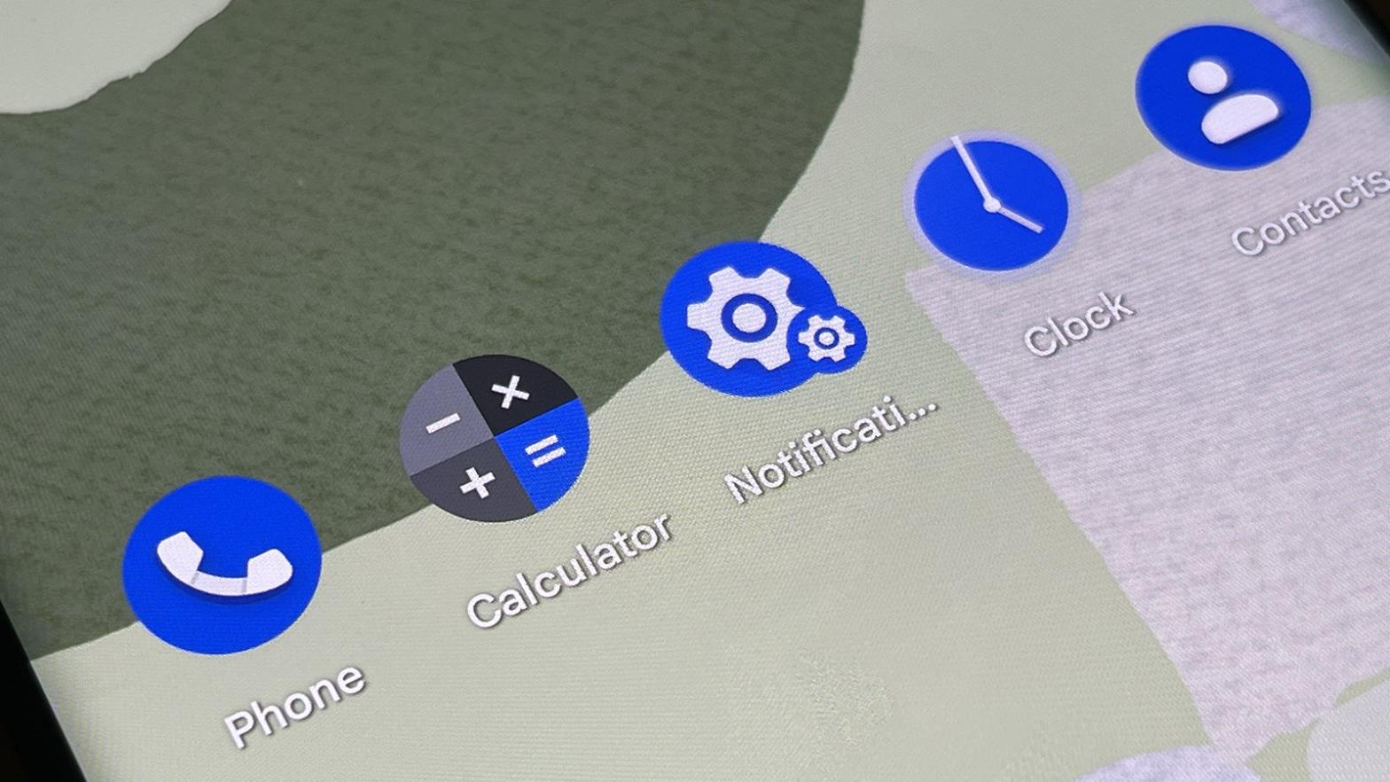Shortcuts can live alongside apps on your home screen. (Photo: Gizmodo)