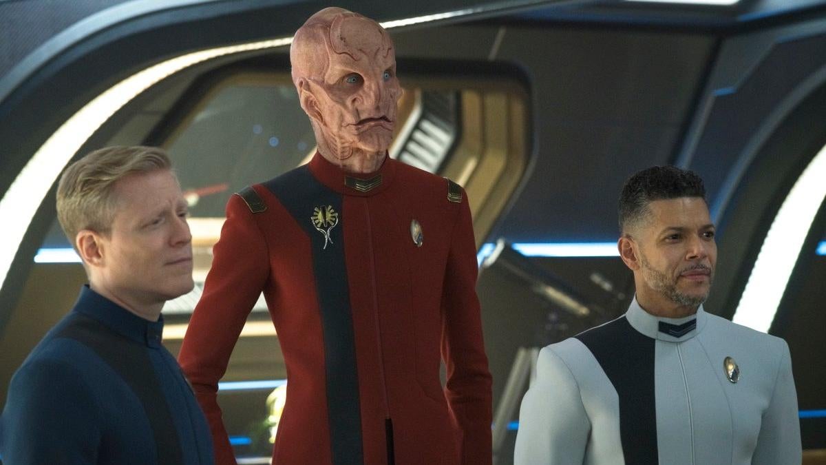 Stamets (Anthony Rapp), Saru (Doug Jones), and Culber (Wilson Cruz) on Star Trek: Discovery. (Photo: Michael Gibson/Paramount+)
