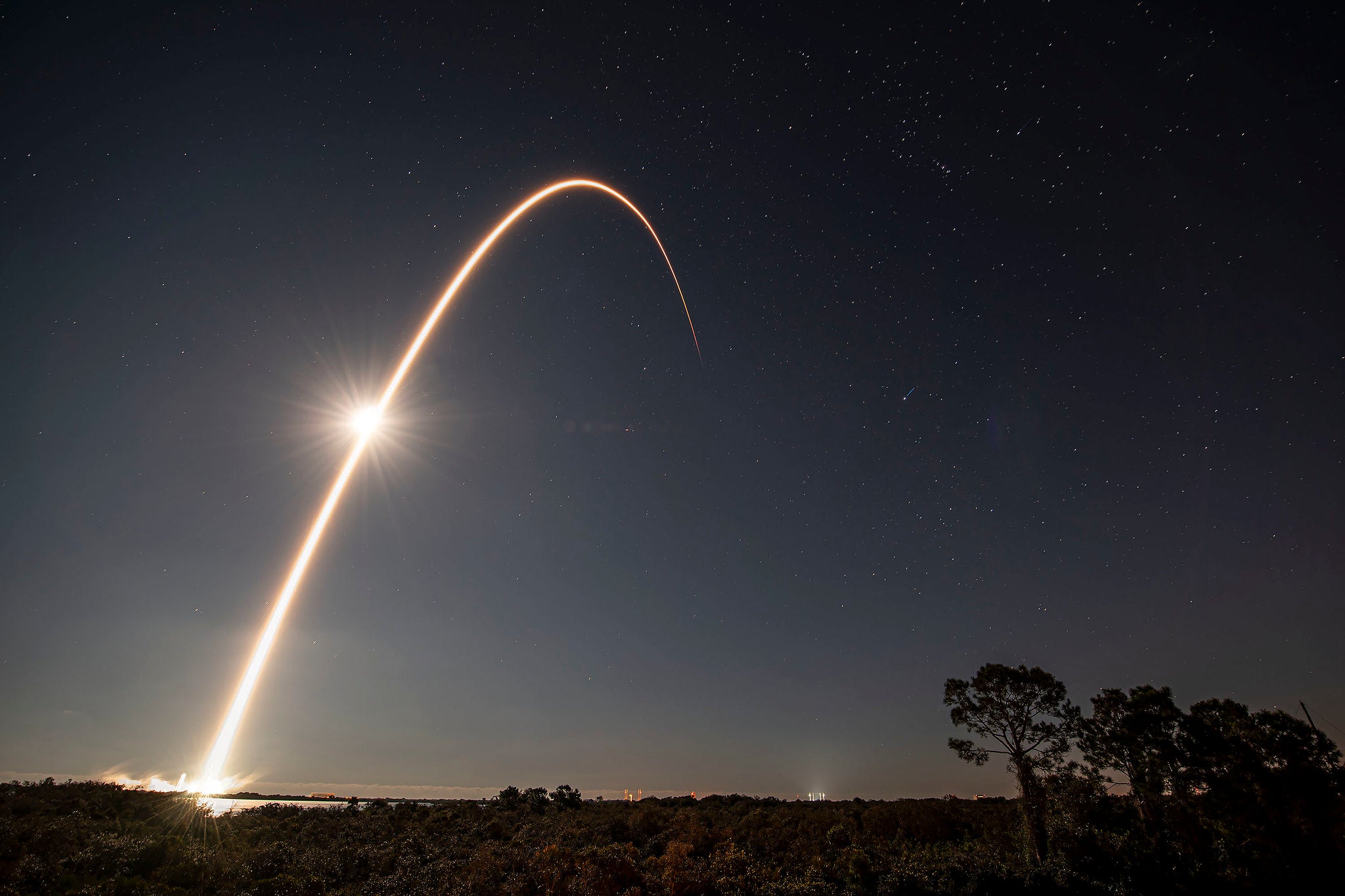 Launch of a SpaceX Falcon 9 rocket with 49 Starlink satellites on board, as imaged on January 18, 2022.  (Photo: SpaceX)