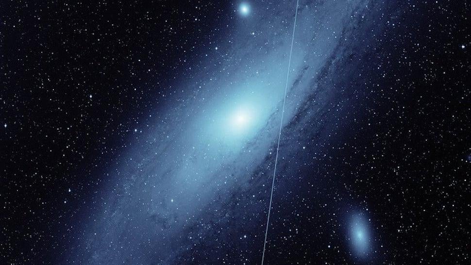 A Starlink satellite streak appears in a ZTF image of the Andromeda galaxy, as pictured on May 19, 2021.  (Image: ZTF/Caltech)