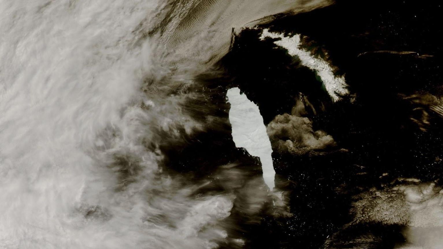 A satellite view of iceberg A-68A as it approached South Georgia island in late 2020.  (Image: MODIS from NASA Worldview Snapshots)