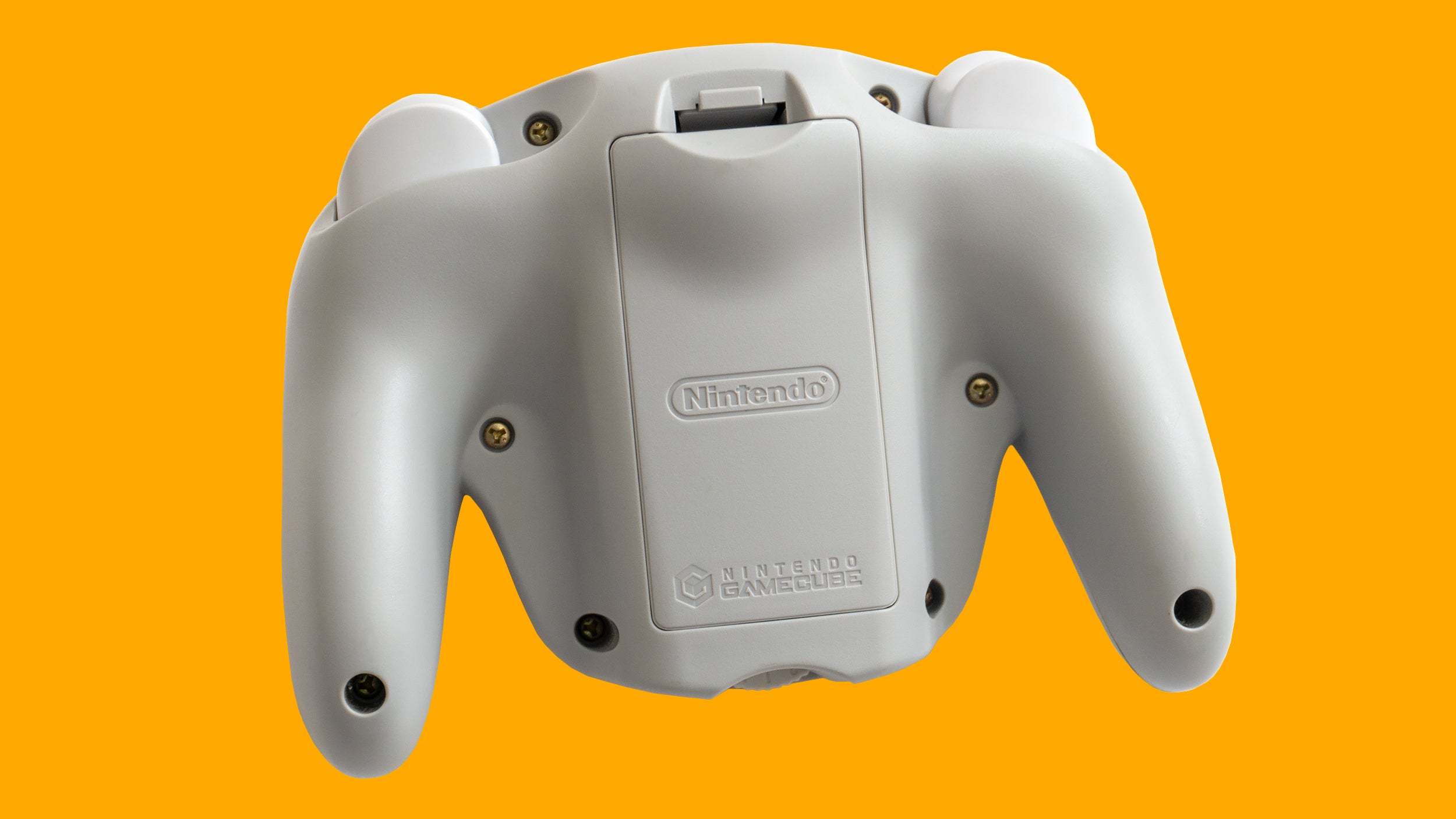 Nintendo's first wireless controller was definitely on the chunky side and relied on a pair of AA batteries, but it was a small price to pay for finally saying goodbye to controller cables. (Photo: Andrew Liszewski - Gizmodo)