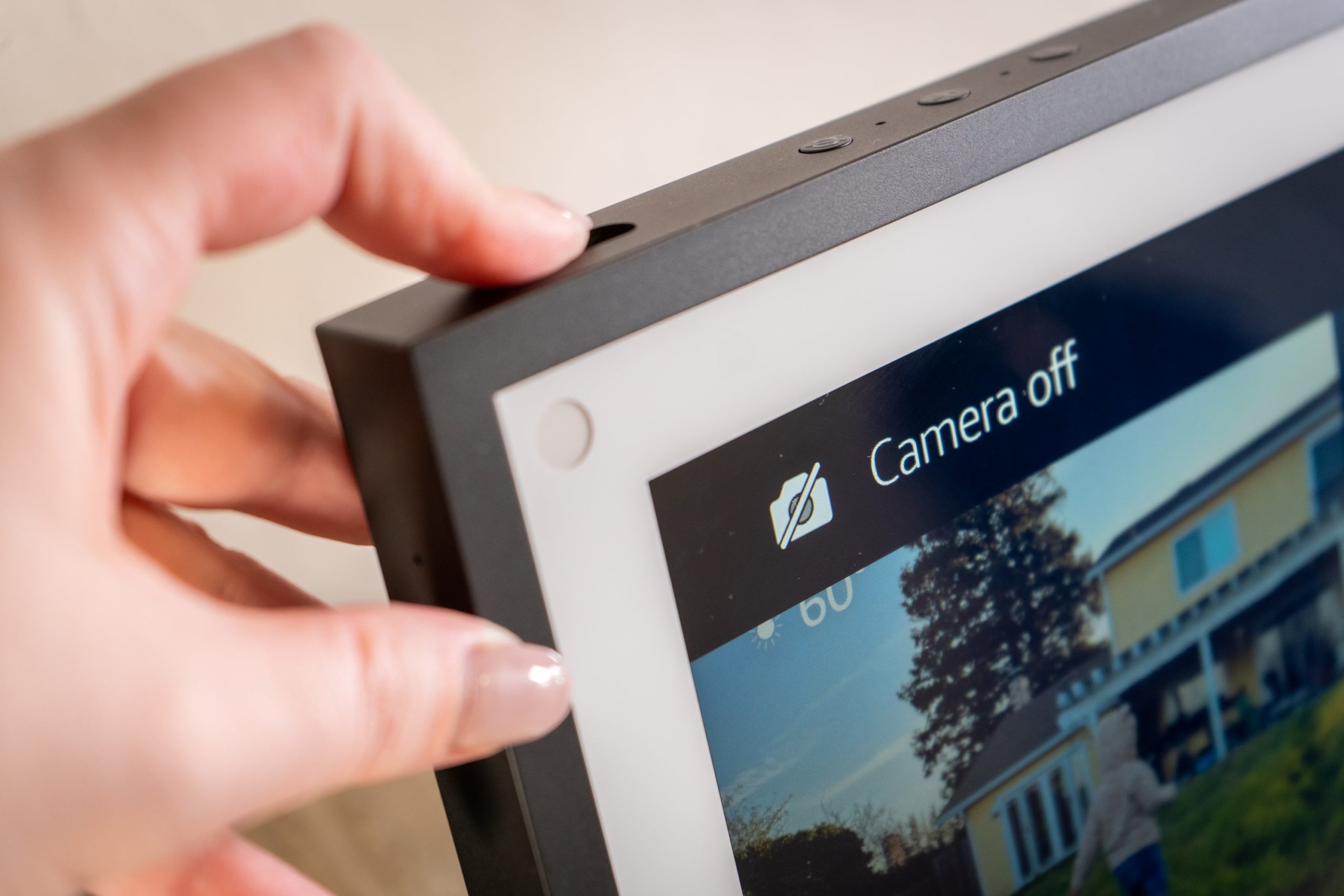 Feel free to physically shut off the camera when it's not in use. (Photo: Florence Ion / Gizmodo)