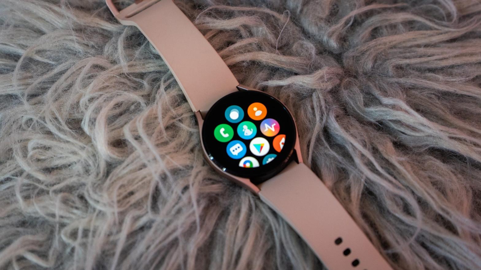 The Galaxy Watch 4 is getting an update this week.  (Photo: Florence Ion / Gizmodo)