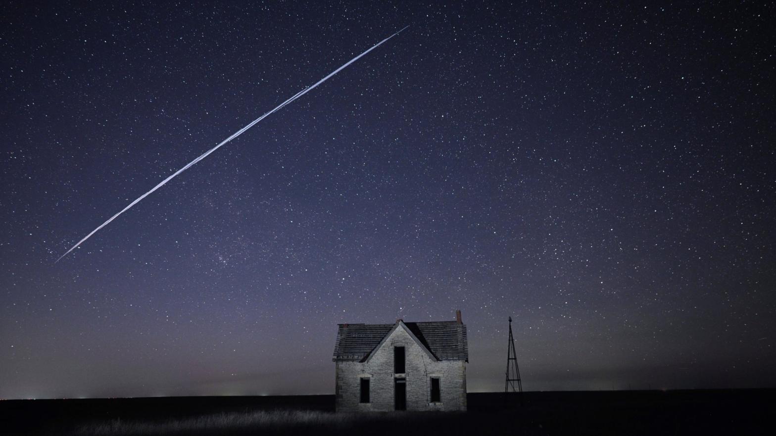 A long-exposure image showing a Starlink satellite train as viewed from Kansas on May 6, 2021.  (Photo: Reed Hoffmann, AP)