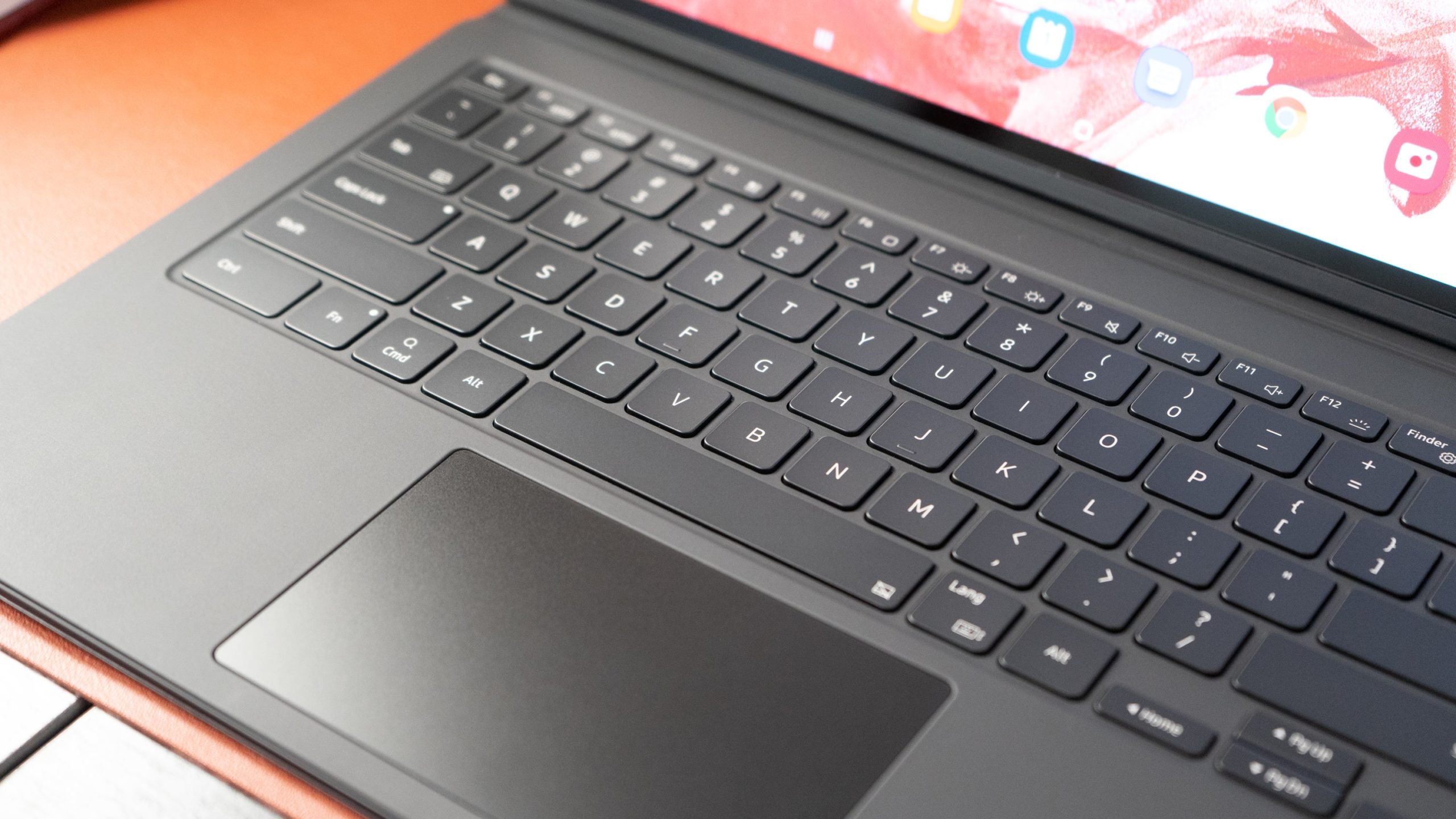Samsung Galaxy Tab S8 Ultra's Book Cover Keyboard transforms this tablet into a laptop. (Photo: Florence Ion/Gizmodo)