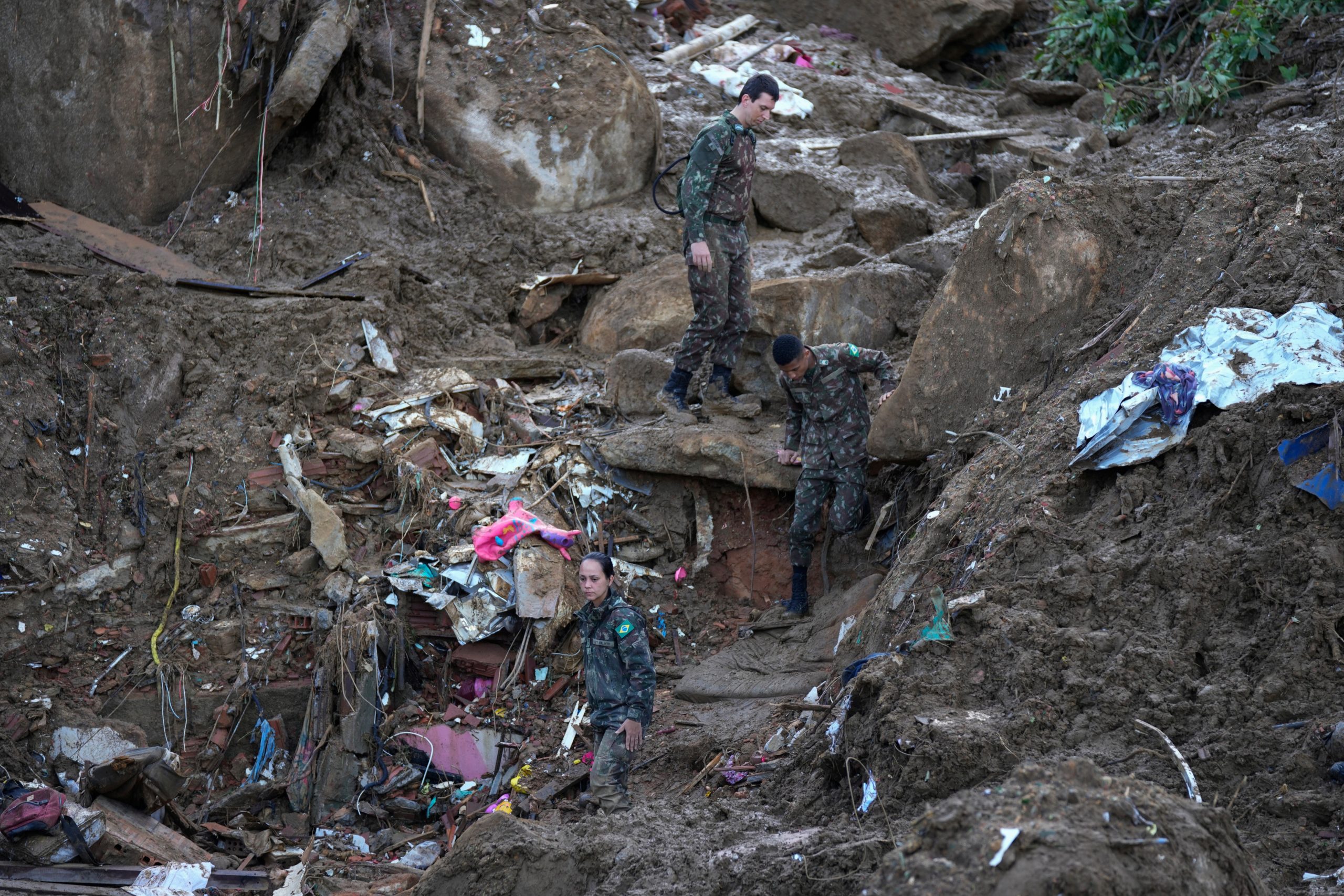 Soldiers look for survivors on the second day of rescue efforts. (Photo: Silvia Izquierdo, AP)