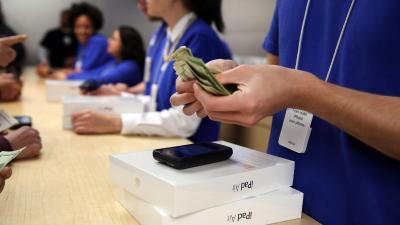 Report: Apple Store Workers Are Preparing to Unionize