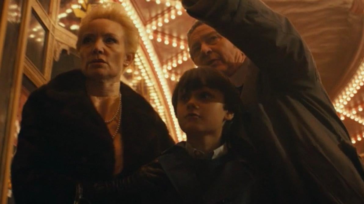 Martha, Thomas, and Bruce Wayne in Todd Phillips' Joker. (Screenshot: HBO Max)