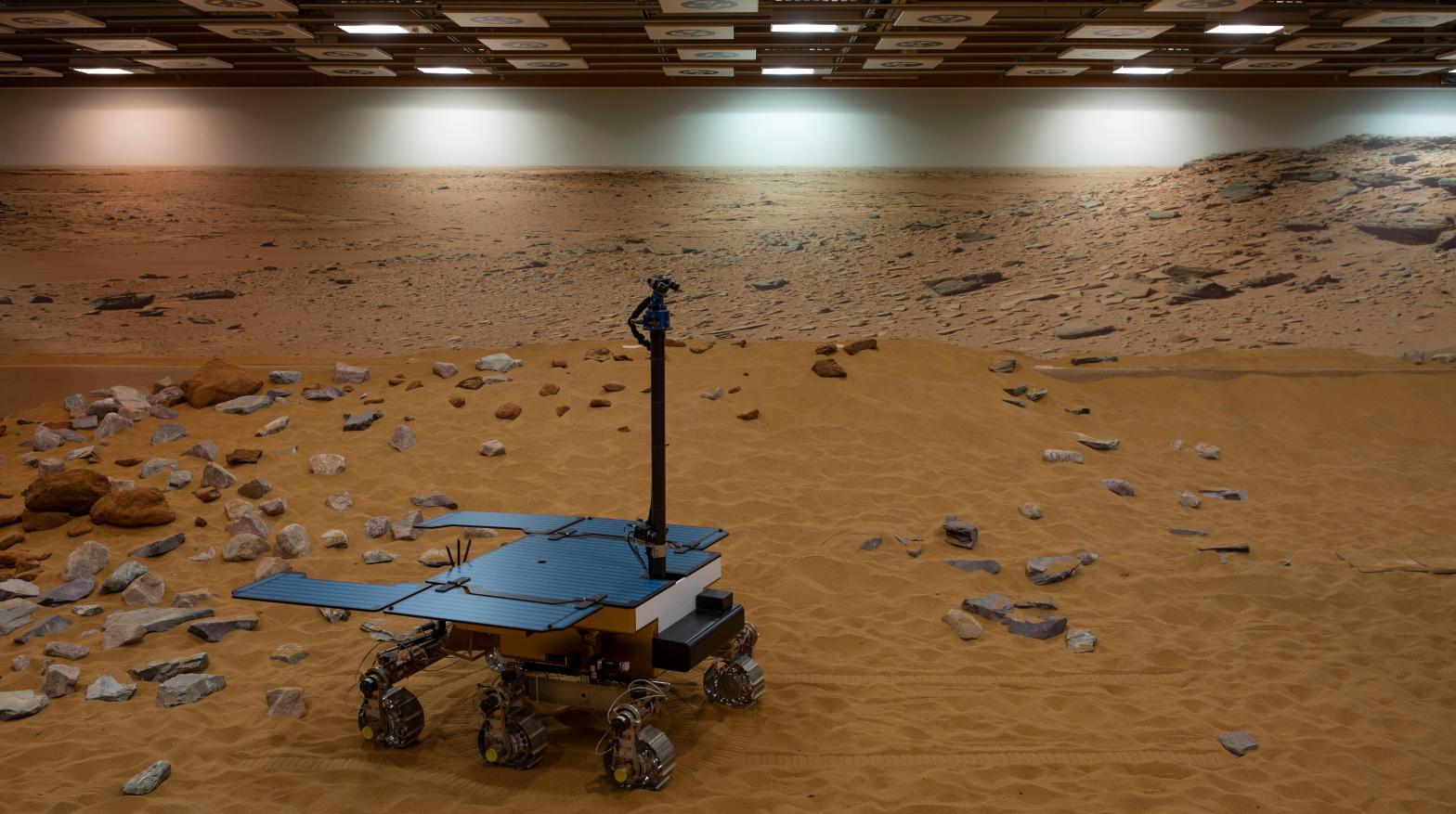 A working prototype of the ExoMars rover at the Airbus Defence Space facility on February 7, 2019 in Stevenage, England. (Photo: Dan Kitwood, Getty Images)