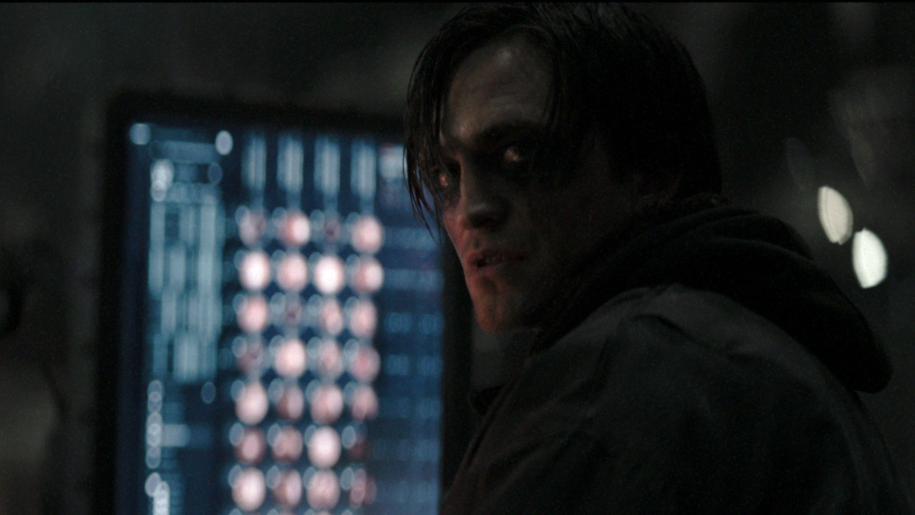 Bruce Wayne forgot to take his Bat makeup off. (Image: Warner Bros.)