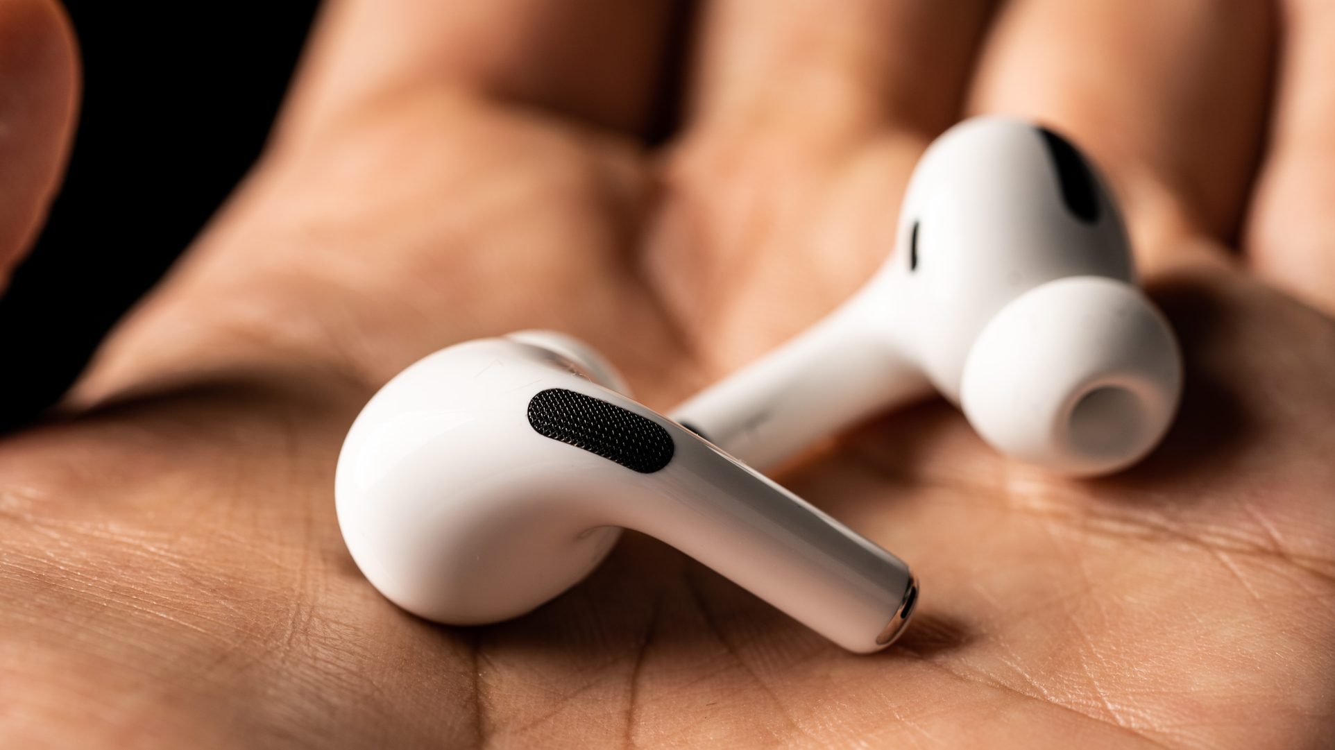 clean airpods earbuds