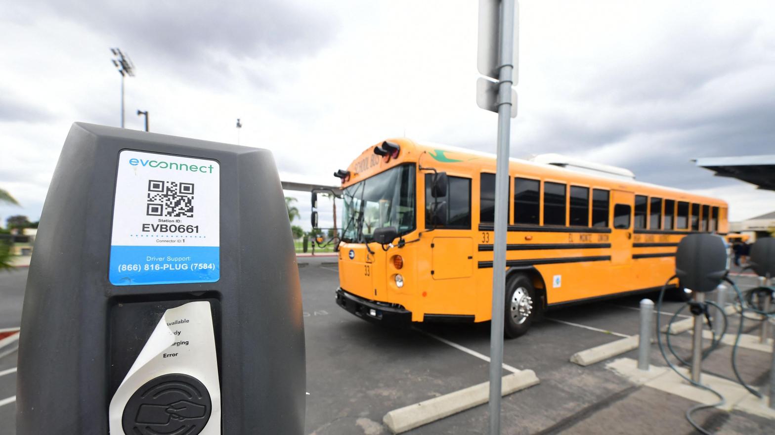 A new EV school bus from an all-electric fleet is parked beside charging stations at South El Monte High School on August 18, 2021 in El Monte, California. (Image: Frederic J. Brown, Getty Images)
