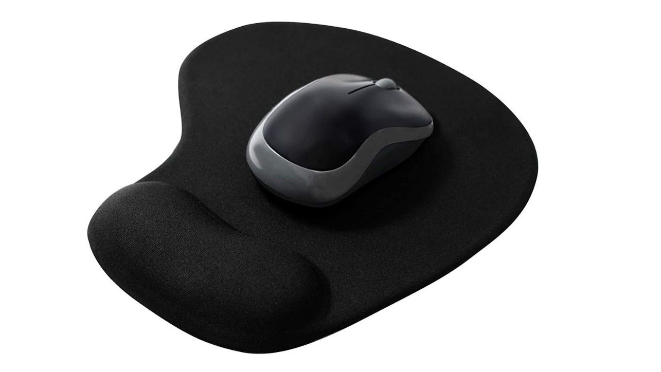 Trixes mouse pad with wrist support
