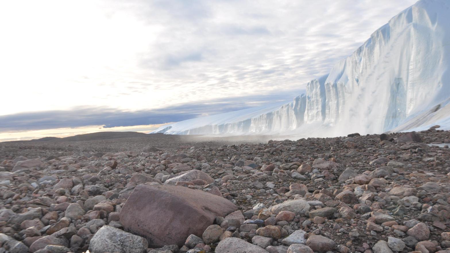 The scientists performed fieldwork at the edge of the Greenland Ice Sheet.  (Photo: Pierre Beck)