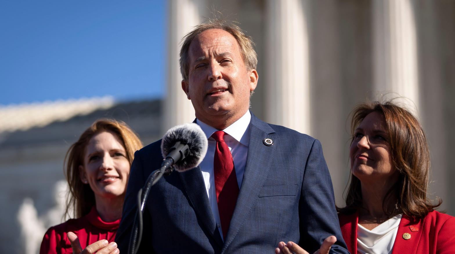 Texas Attorney General Ken Paxton outside the U.S. Supreme Court in November 2021. (Photo: Drew Angerer, Getty Images)