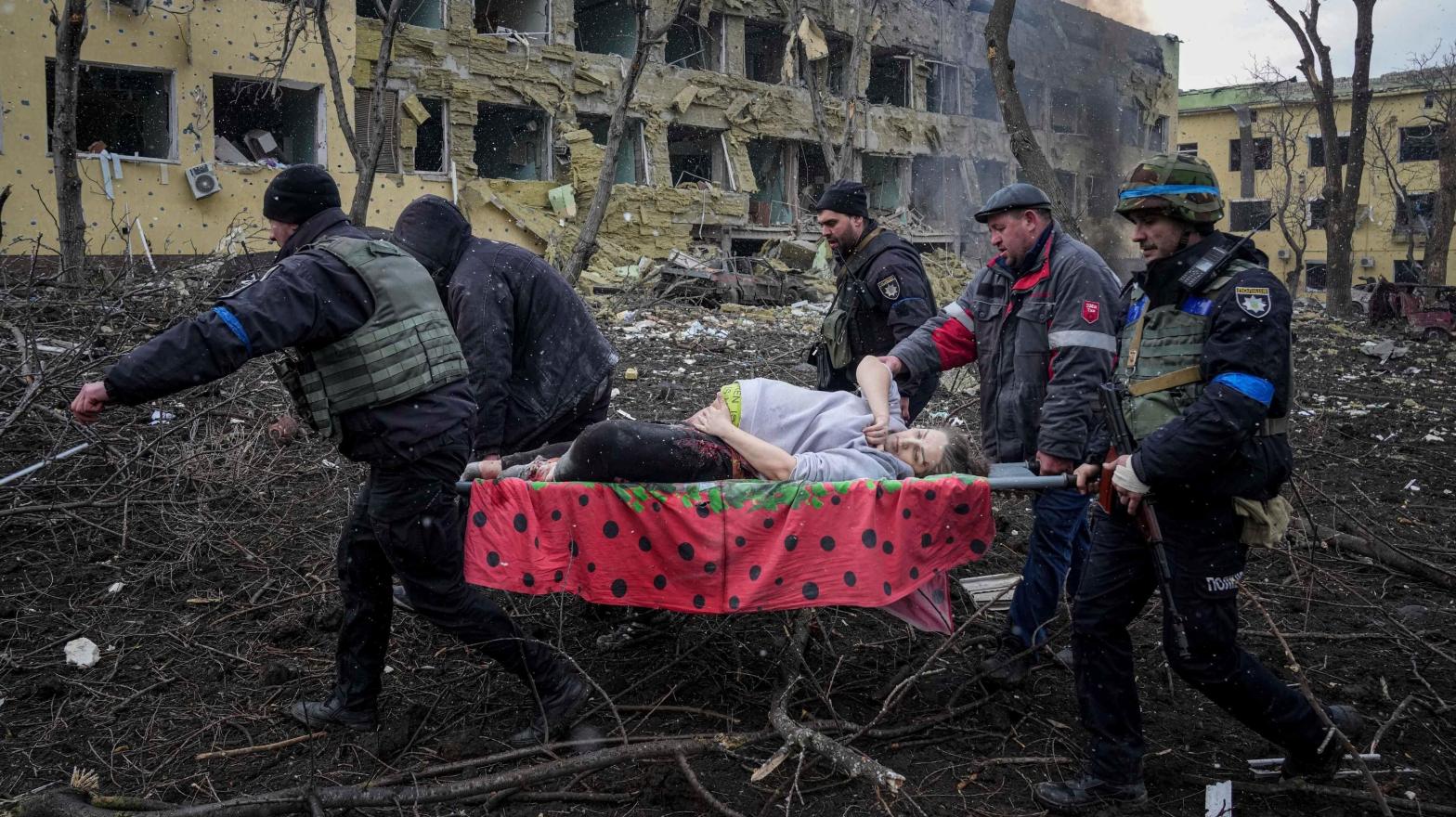 An unnamed pregnant woman who Russian propaganda sources said was a crisis actor, but later died, photographed in Mariupol, Ukraine on March 9, 2022. (Photo: Evgeniy Maloletka, AP)