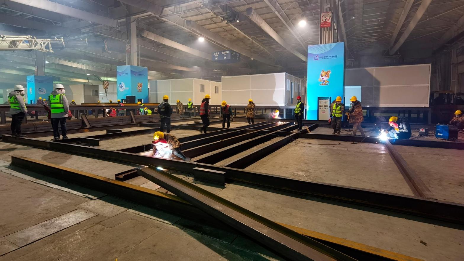 Workers build isolation wards in a temporary hospital for covid-19 patients inside an exhibition centre in Changchun, China in Jilin province on March 14, 2022. (Photo: FeatureChina, AP)