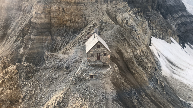 Canada’s Badass Mountain Hut Officially Too Perilous, Will Be Dismantled