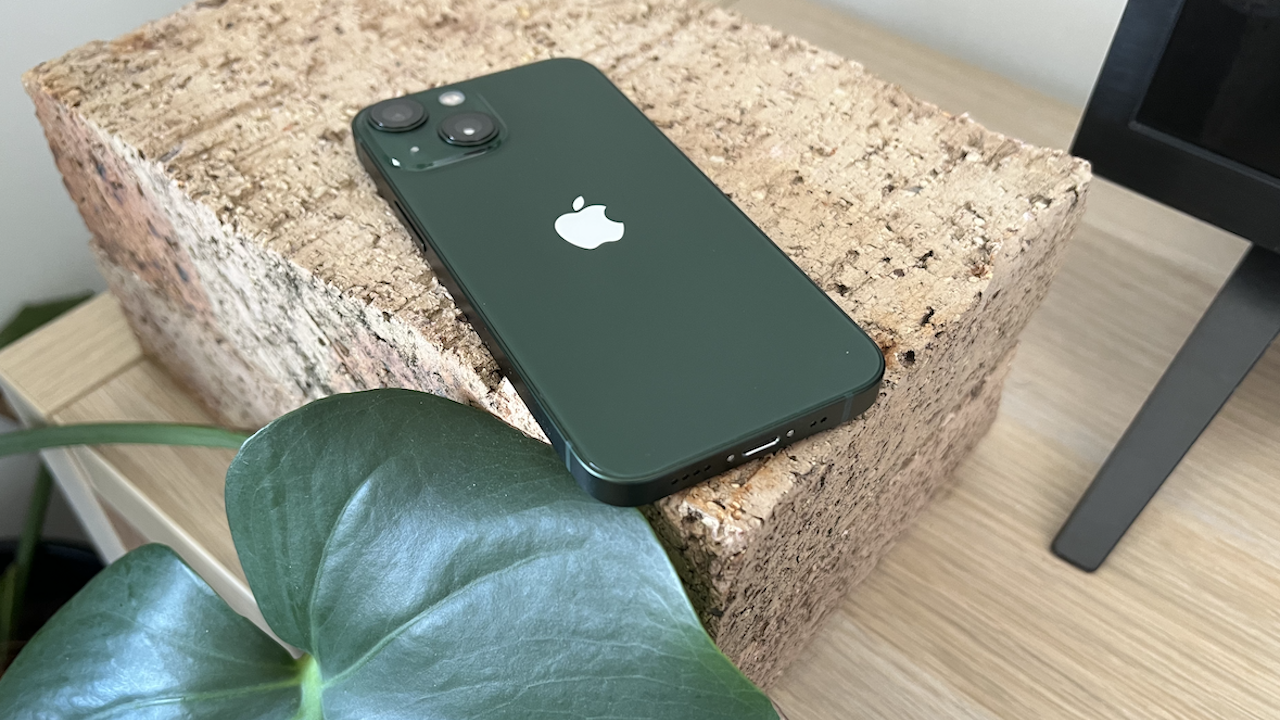 Alpine Green Apple iPhone 13 Review