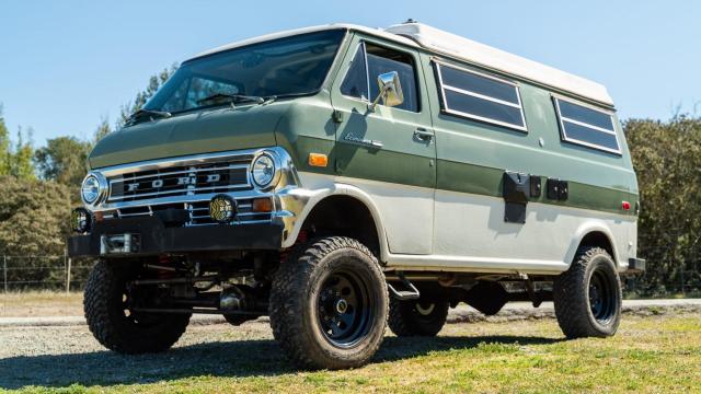 This Old Conversion Van Was Turned Into an Epic 4×4 Camping Rig