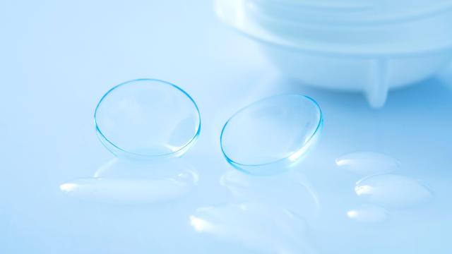 Your Contact Lenses Can Now Seep Antihistamines Into Your Eyes, If You Want