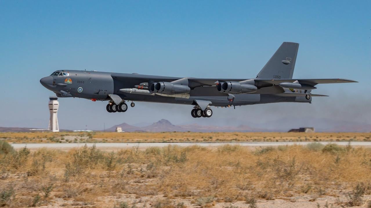 A B-52H Stratofortress takes off from Edwards Air Force Base, California to conduct a hypersonic missile test on Aug. 8, 2020. (Photo: DVIDS/Air Force photo by Matt Williams)