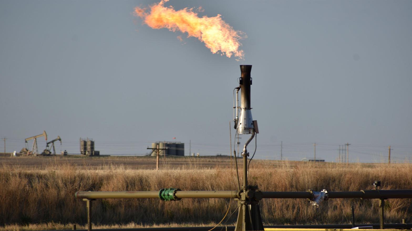 A flare, which burns excess gas, including methane, at a well pad in North Dakota. (Photo: Matthew Brown, AP)