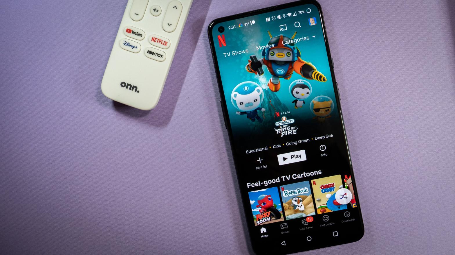 Netflix's new rating system harkens back to when we relied on critics to find something to watch.  (Photo: Florence Ion / Gizmodo)