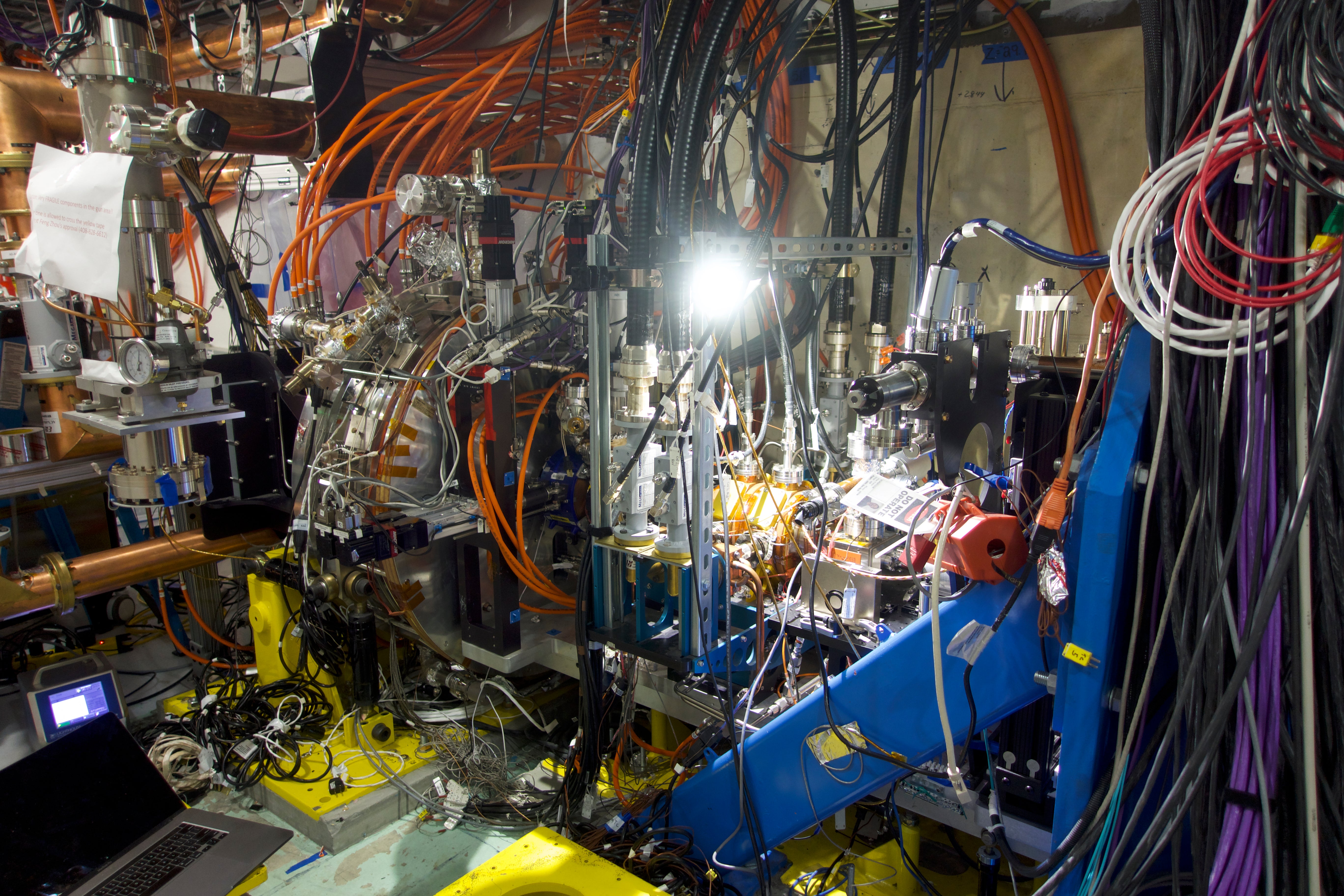 This contraption generates the electrons that end up making X-rays. (Photo: Isaac Schultz)