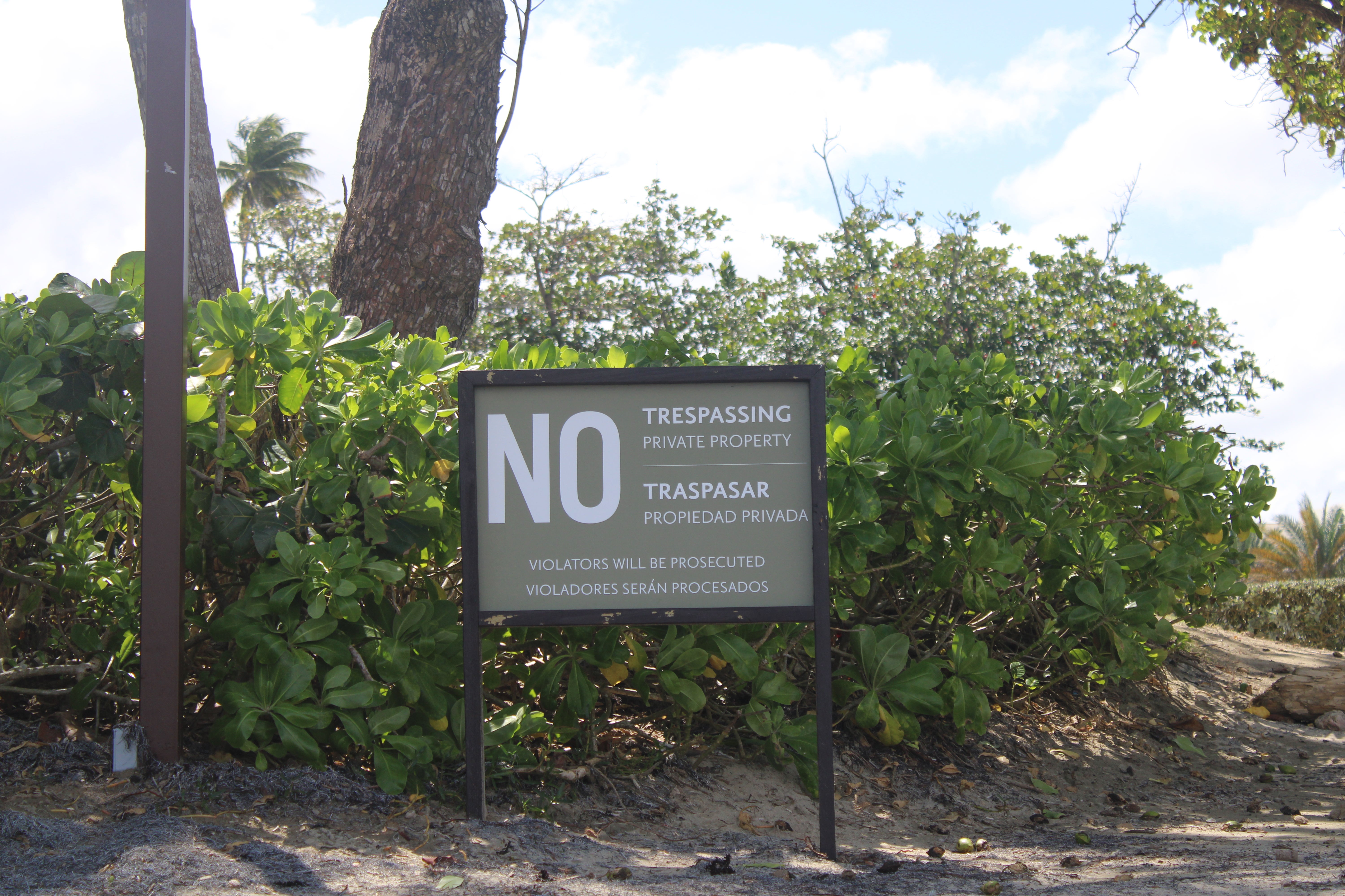 Trespassing sign in Dorado, despite all beaches in Puerto Rico being open to the pubic.  (Photo: Carlos Berríos Polanco)